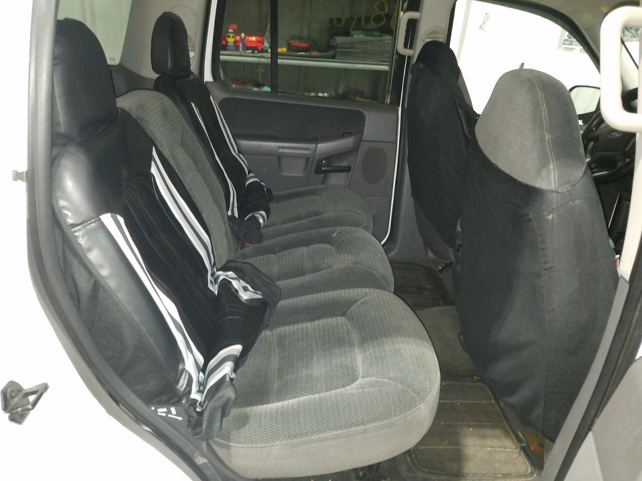Photo 6 from auction – 2002 FORD EXPLORER X with VIN 1FMZU73E62ZA34157