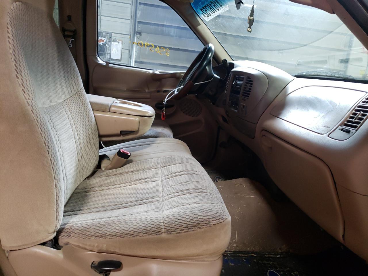 Photo 5 from auction – 1998 FORD F150 with VIN 1FTRX18L2WKC24438