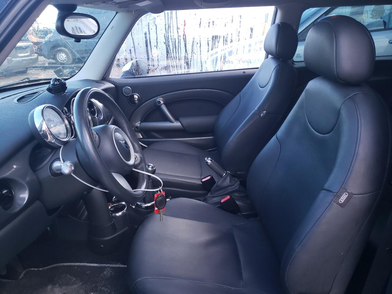 Photo 5 from auction – 2005 MINI COOPER with VIN WMWRC33415TC57513