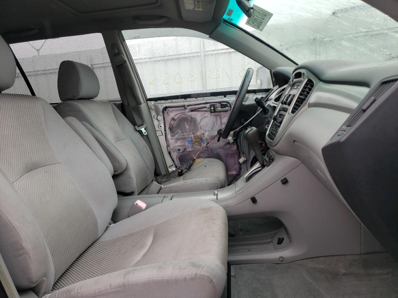Photo 5 from auction – 2004 TOYOTA HIGHLANDER with VIN JTEDP21AX40039101
