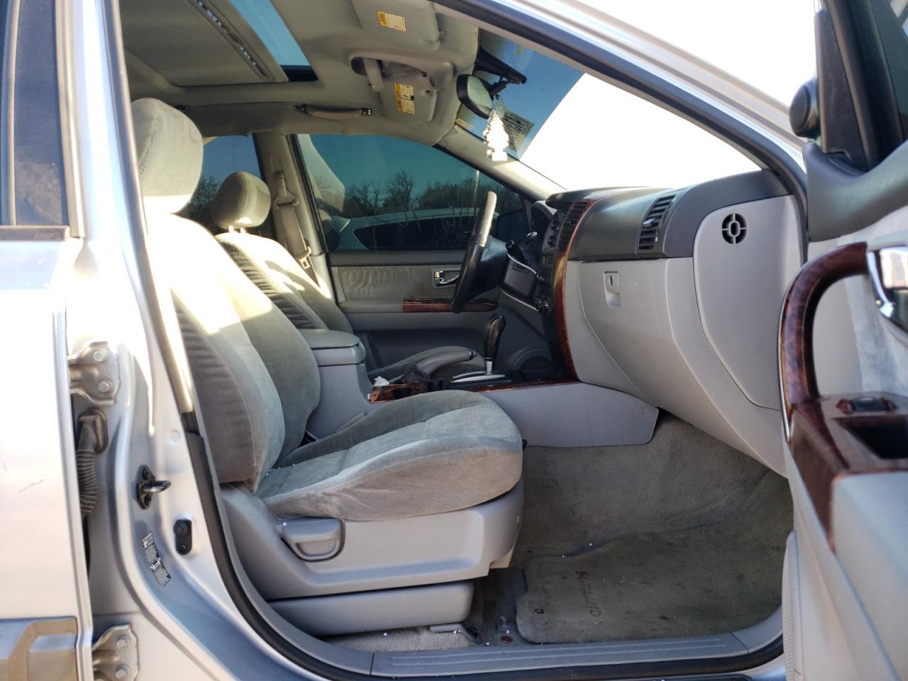Photo 5 from auction – 2004 KIA SORENTO EX with VIN KNDJC733745314862