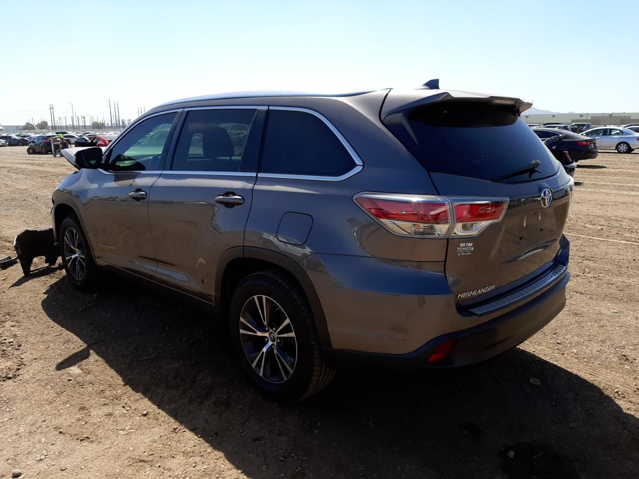Photo 3 from auction – 2016 TOYOTA HIGHLANDER with VIN 5TDKKRFH7GS149338