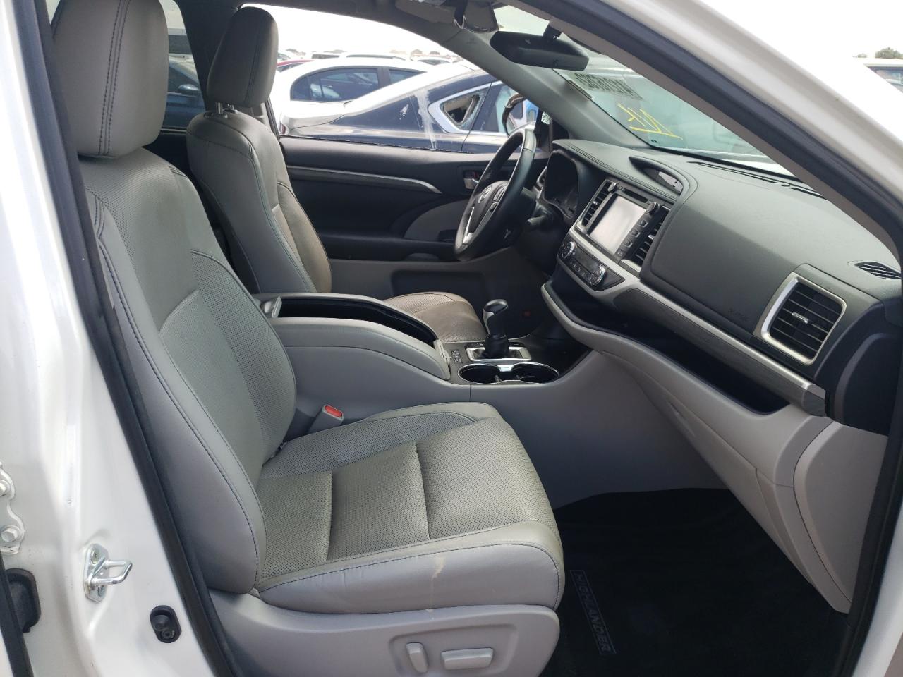 صورة رقم 5 من المزاد - 2017 TOYOTA HIGHLANDER مع VIN 5TDYZRFH0HS189753