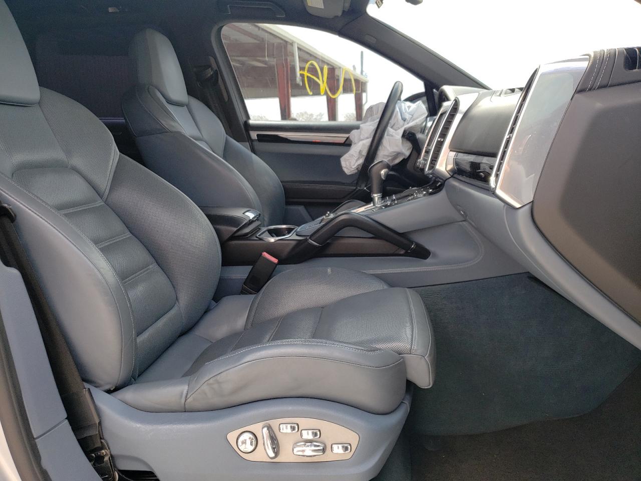 Photo 5 from auction – 2013 PORSCHE CAYENNE with VIN WP1AA2A20DLA07336