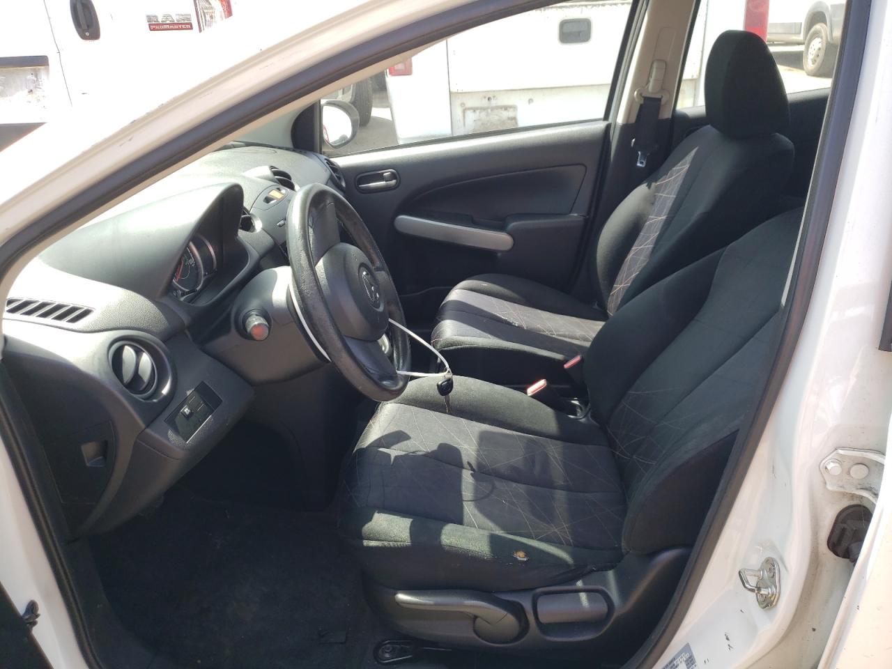 Photo 5 from auction – 2013 MAZDA MAZDA2 with VIN JM1DE1KZ4D0163857