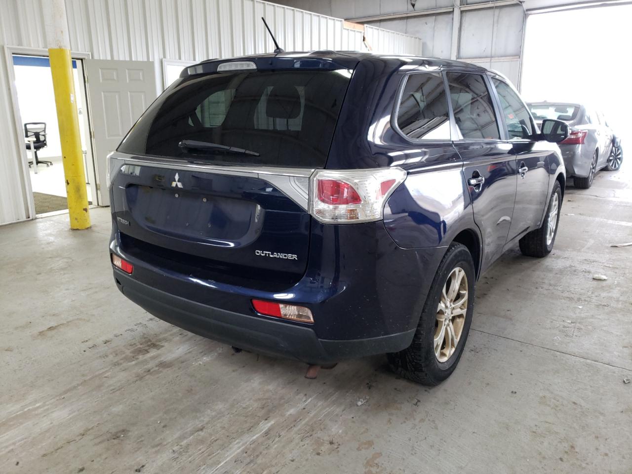 Photo 4 from auction – 2014 MITSUBISHI OUTLANDER with VIN JA4AZ3A31EZ012627