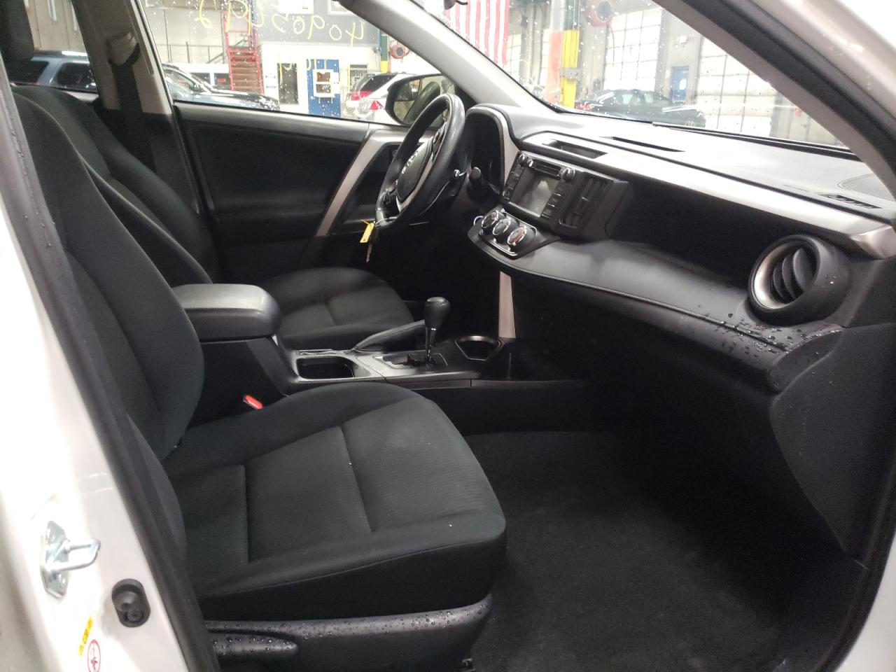 Photo 5 from auction – 2018 TOYOTA RAV4 LE with VIN JTMBFREV8JJ244748