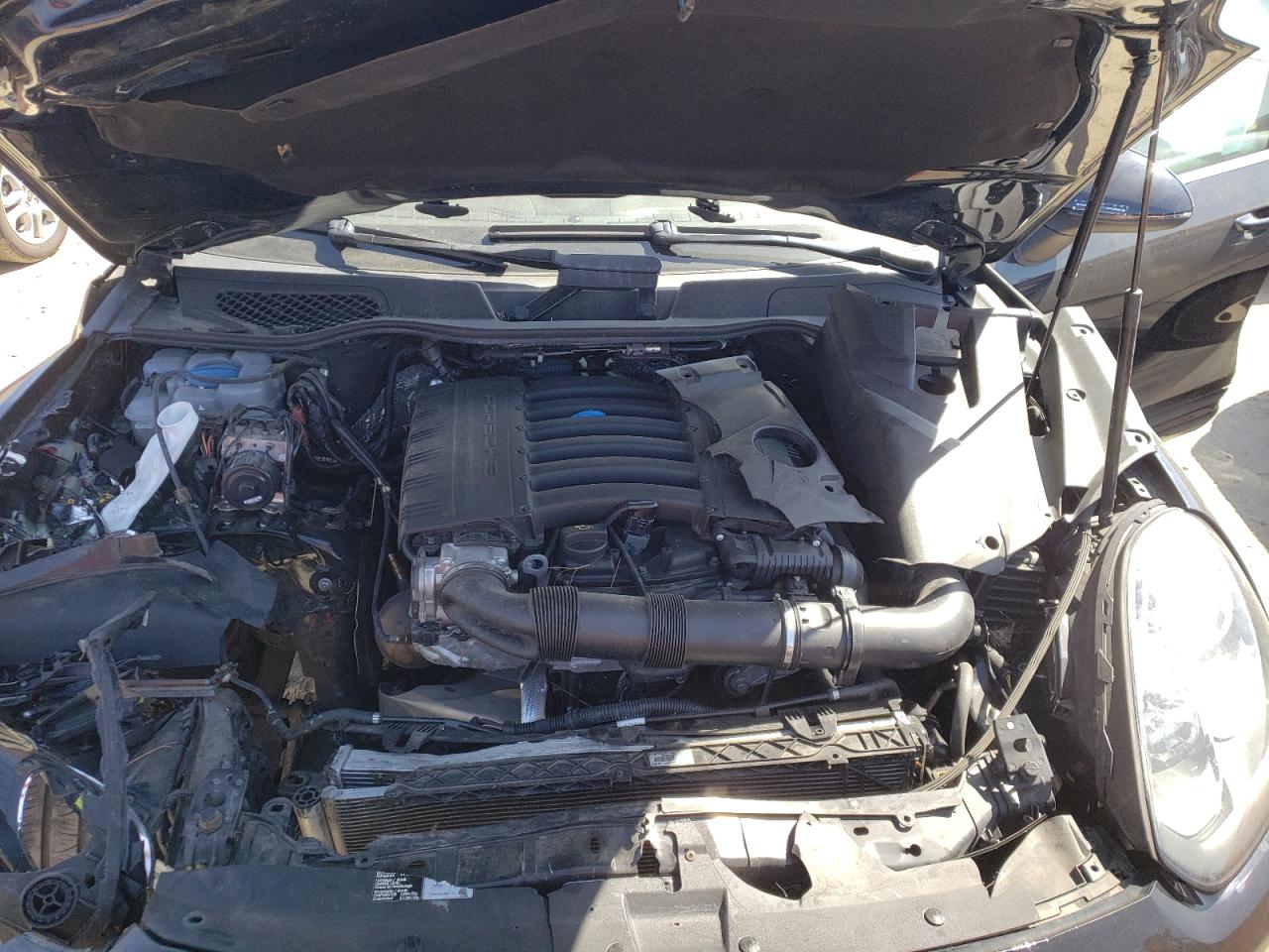 Photo 7 from auction – 2016 PORSCHE CAYENNE with VIN WP1AA2A23GKA11195