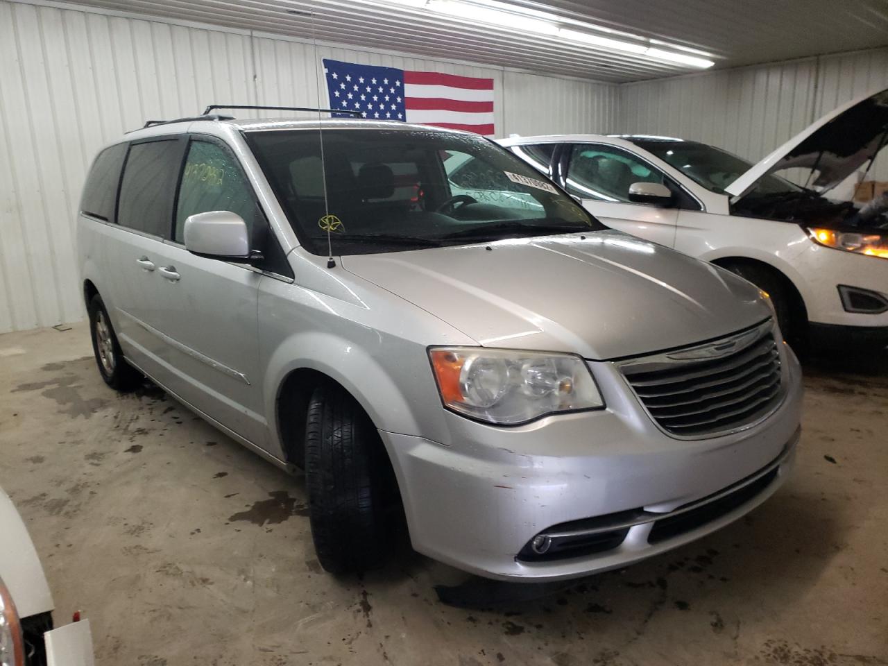 CHRYSLER TOWN & COU 2011 with VIN 2A4RR5DG2BR650517 - Photo from auction