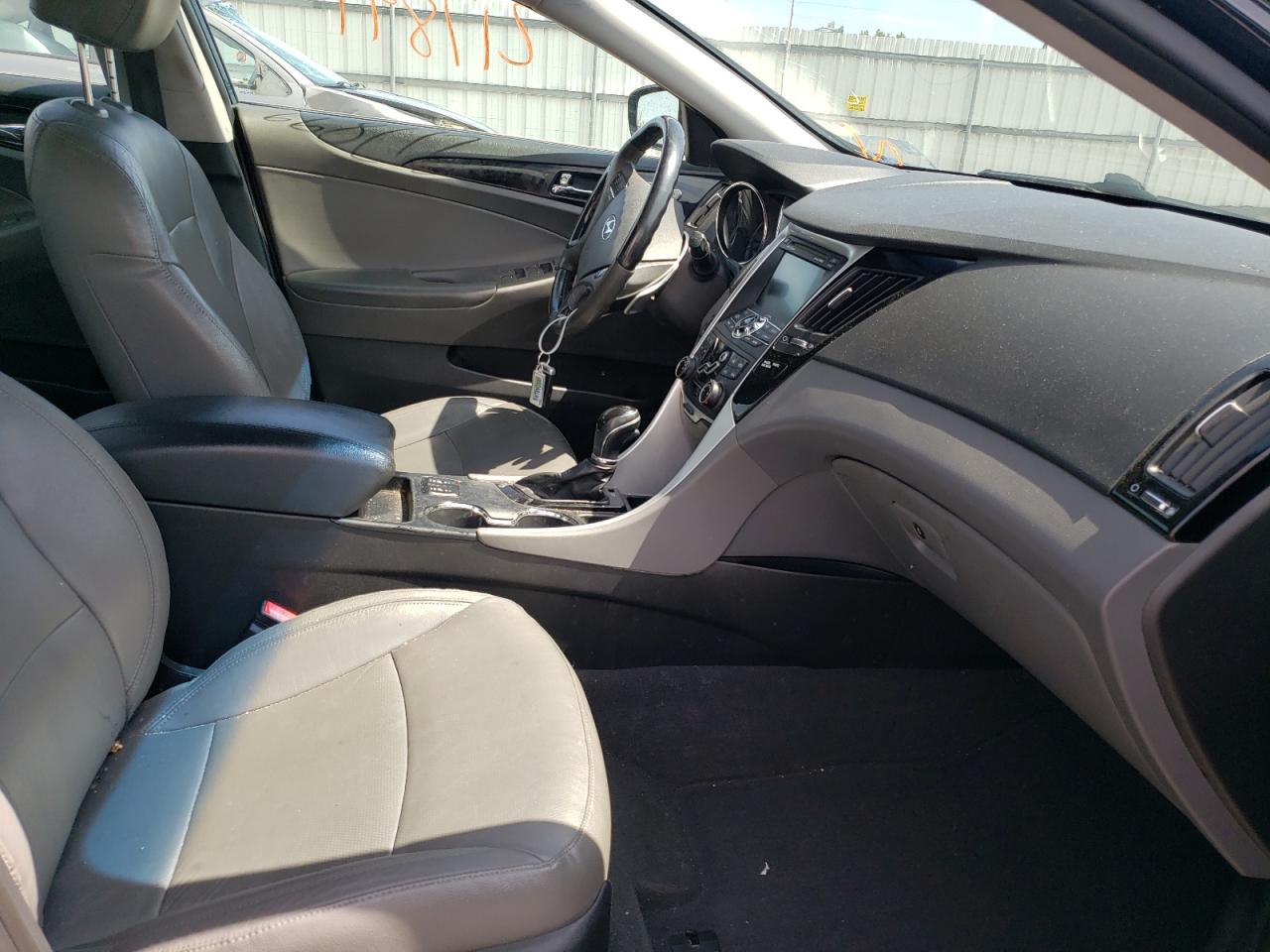 Photo 5 from auction – 2011 HYUNDAI SONATA SE with VIN 5NPEC4AB5BH307643