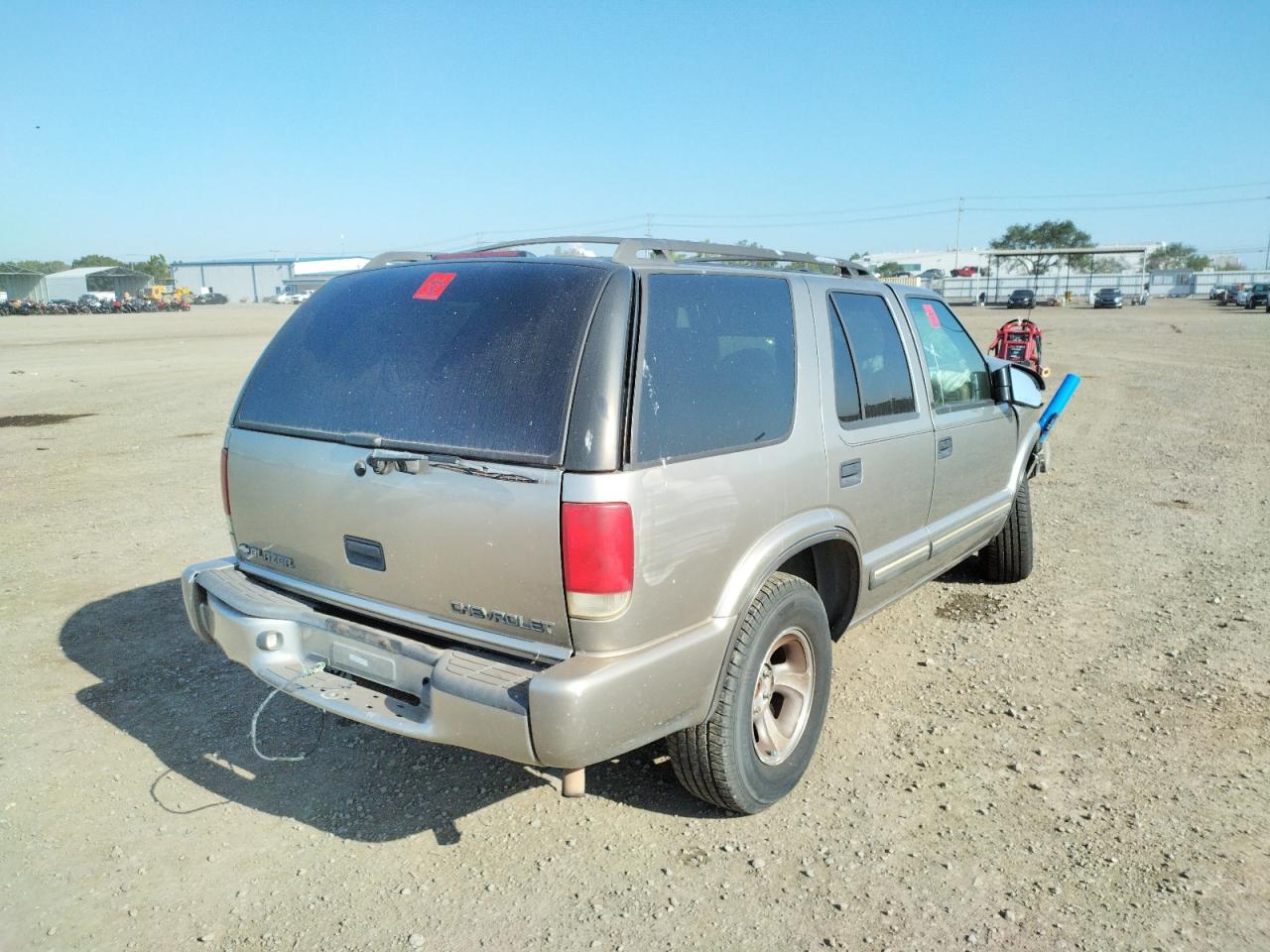 Photo 4 from auction – 2000 CHEVROLET BLAZER with VIN 1GNCS13W3Y2282526