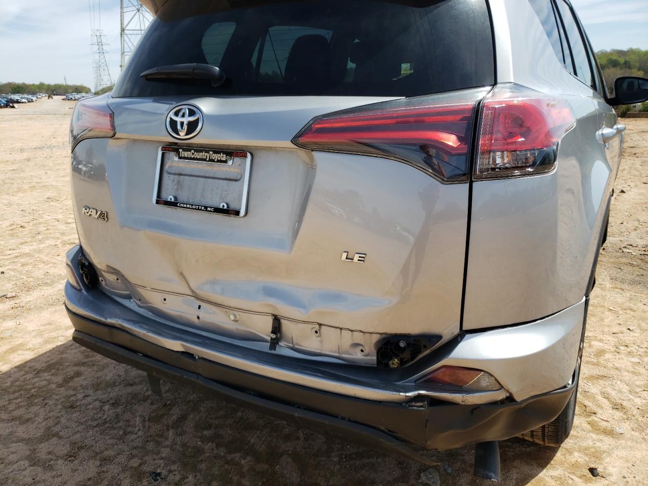 Photo 9 from auction – 2018 TOYOTA RAV4 LE with VIN 2T3ZFREV0JW416710