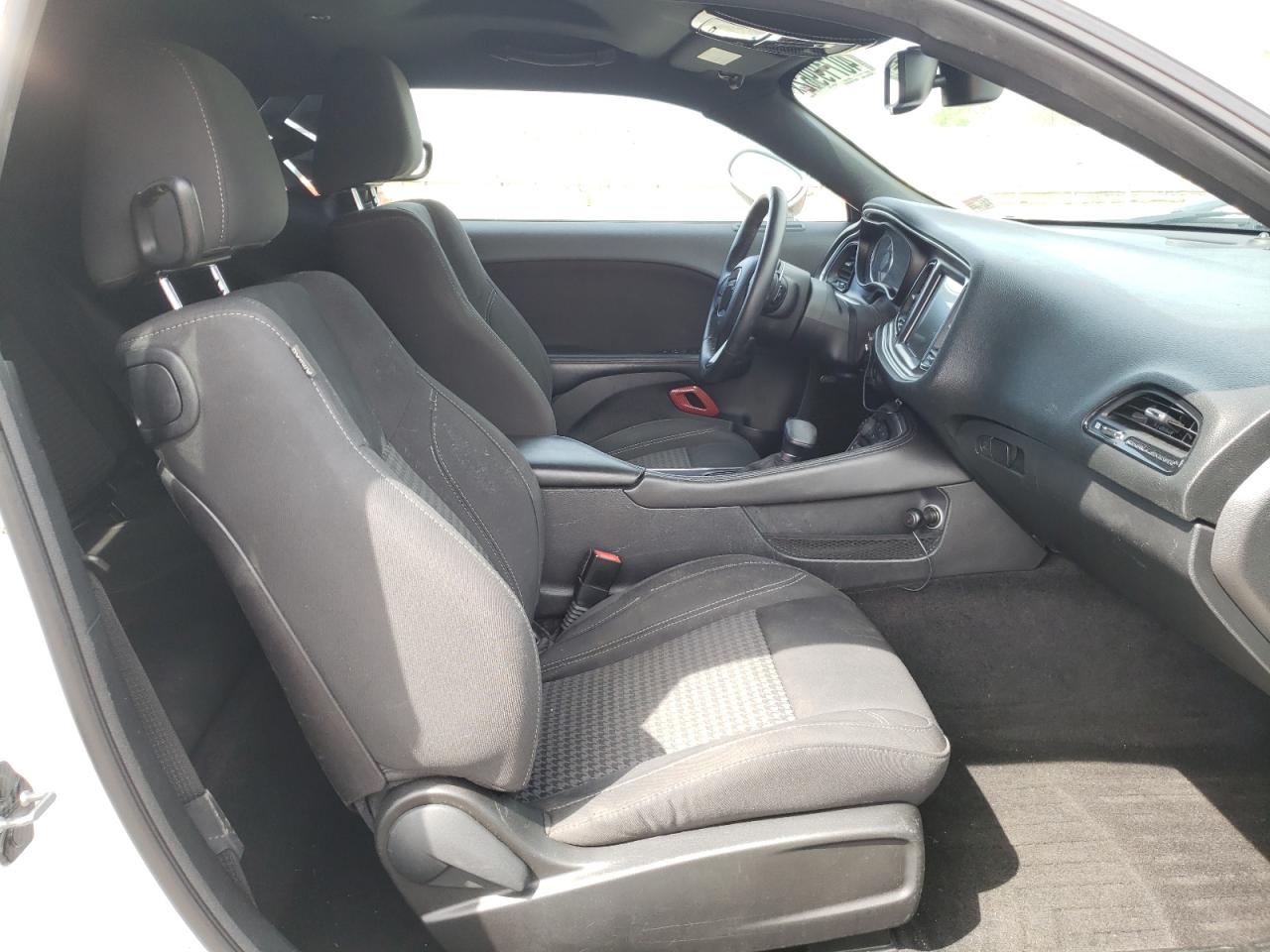 Photo 5 from auction – 2016 DODGE CHALLENGER with VIN 2C3CDZBT2GH256499