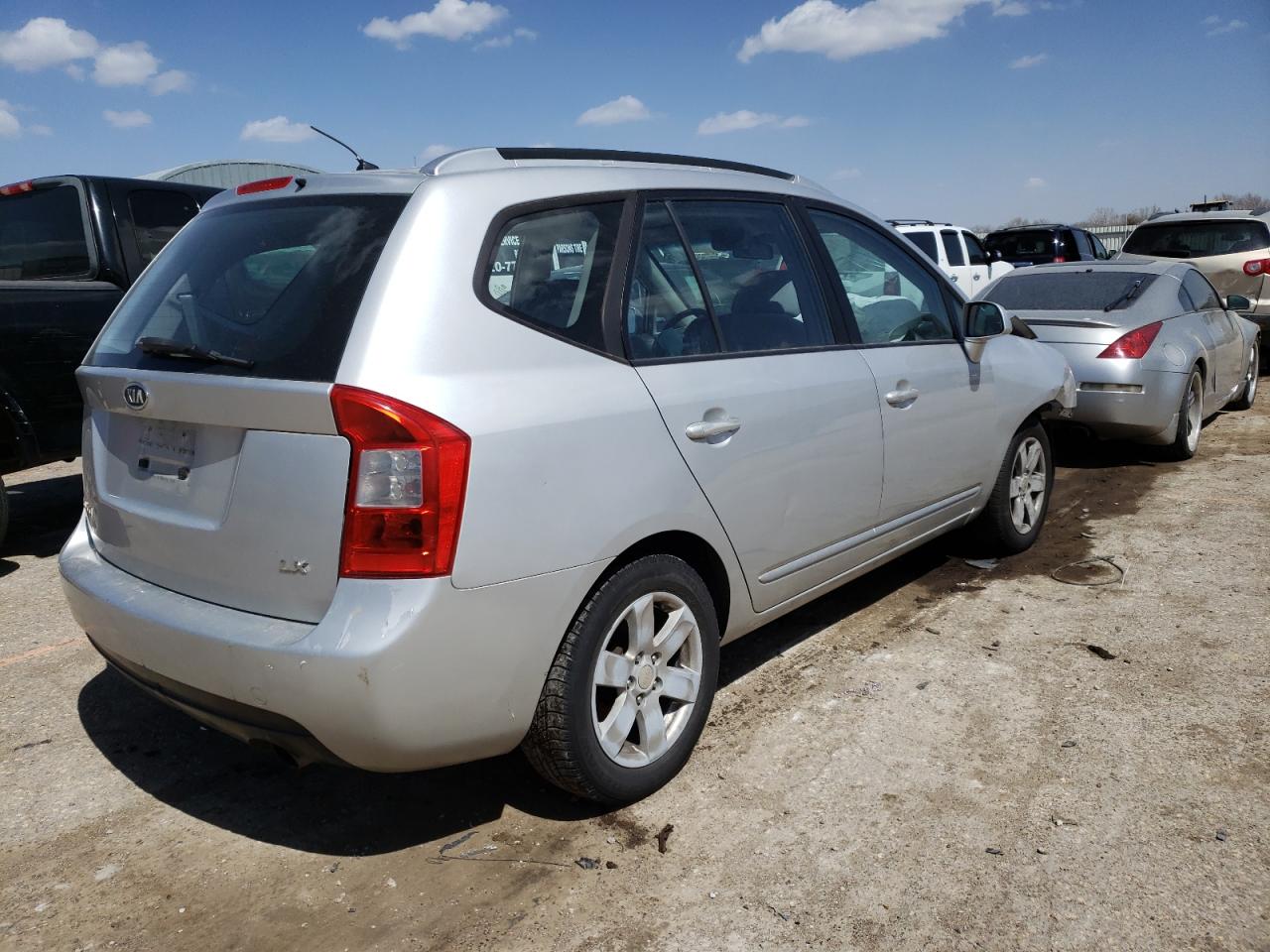 Photo 4 from auction – 2007 KIA RONDO BASE with VIN KNAFG525077036748