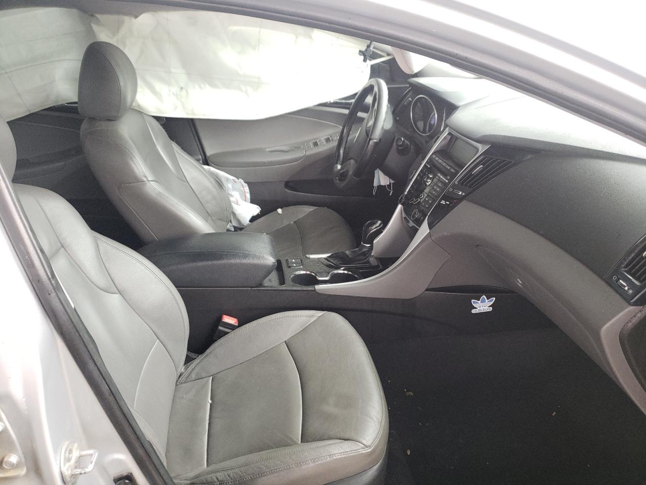 Photo 5 from auction – 2011 HYUNDAI SONATA SE with VIN 5NPEC4AC8BH006325