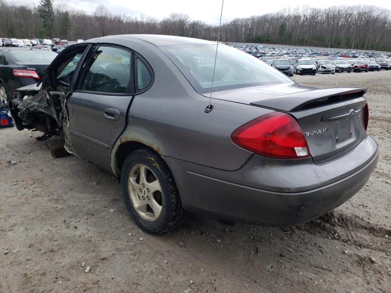 Photo 3 from auction – 2003 FORD TAURUS with VIN 1FAFP55S13G241029