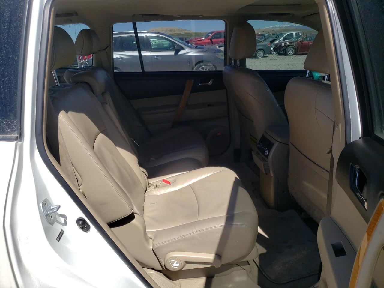 Photo 6 from auction – 2010 TOYOTA HIGHLANDER with VIN JTEJW3EHXA2045760