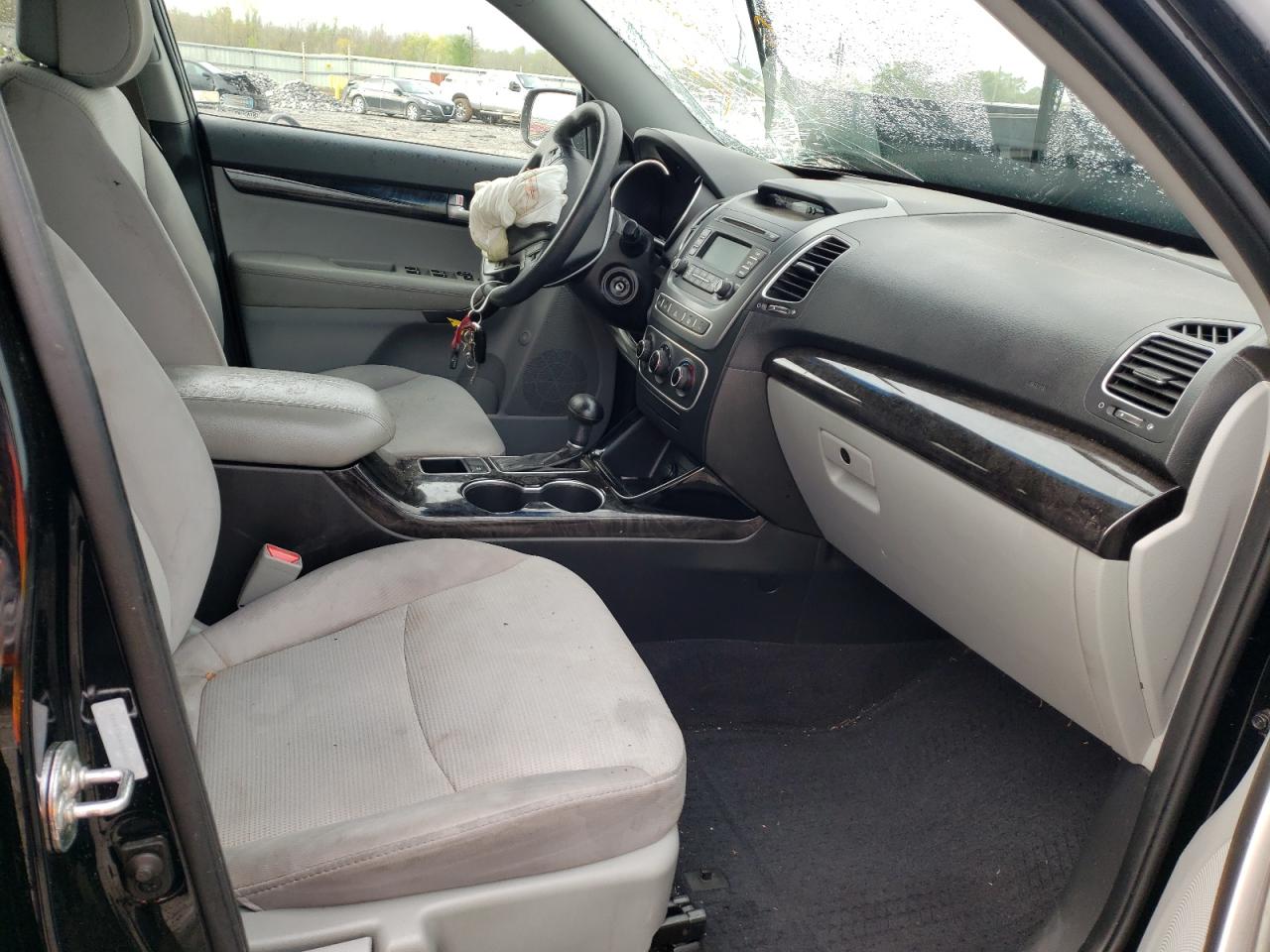 Photo 5 from auction – 2014 KIA SORENTO with VIN 5XYKT3A6XEG480506
