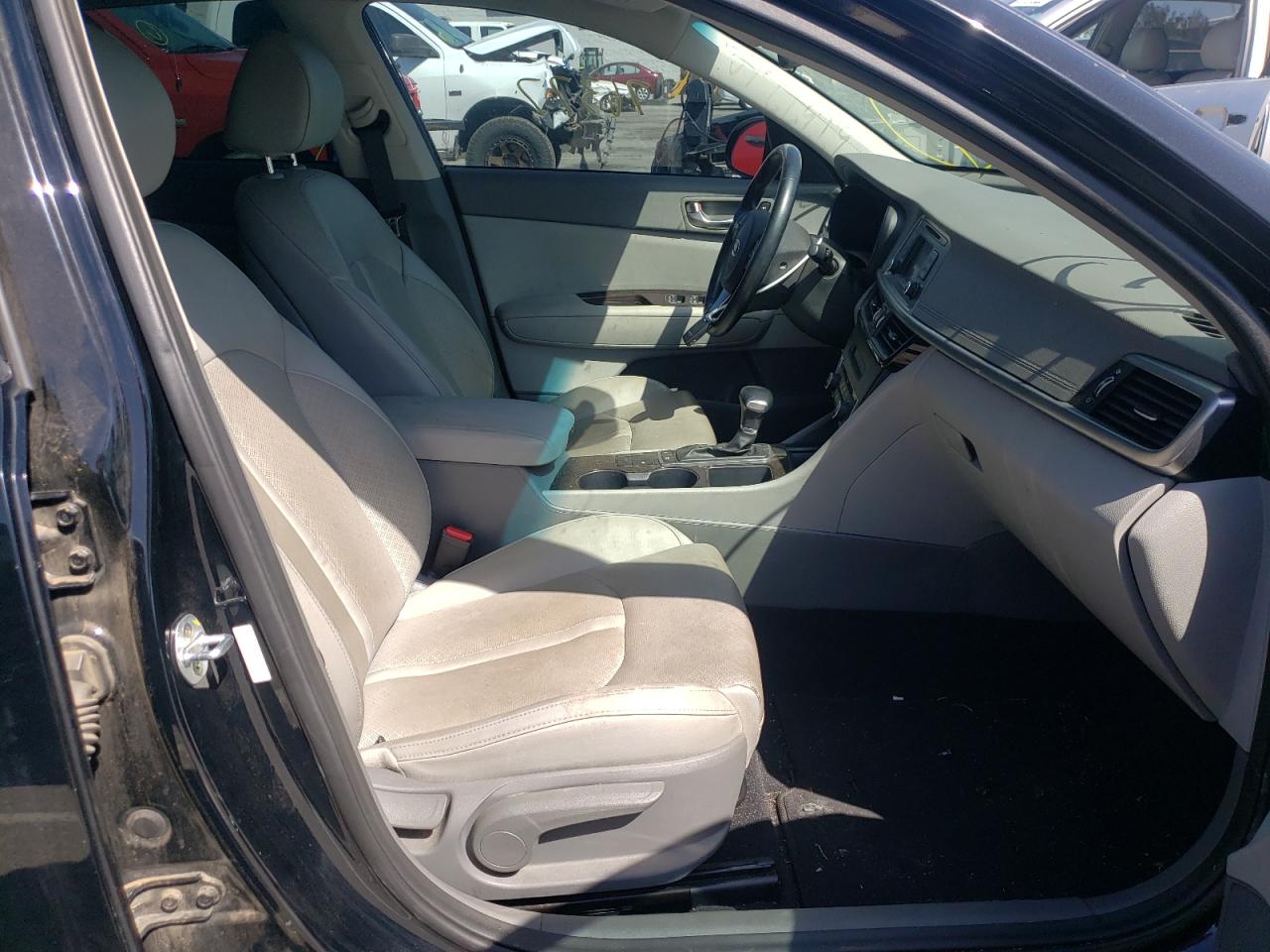 Photo 5 from auction – 2016 KIA OPTIMA EX with VIN 5XXGU4L33GG053901