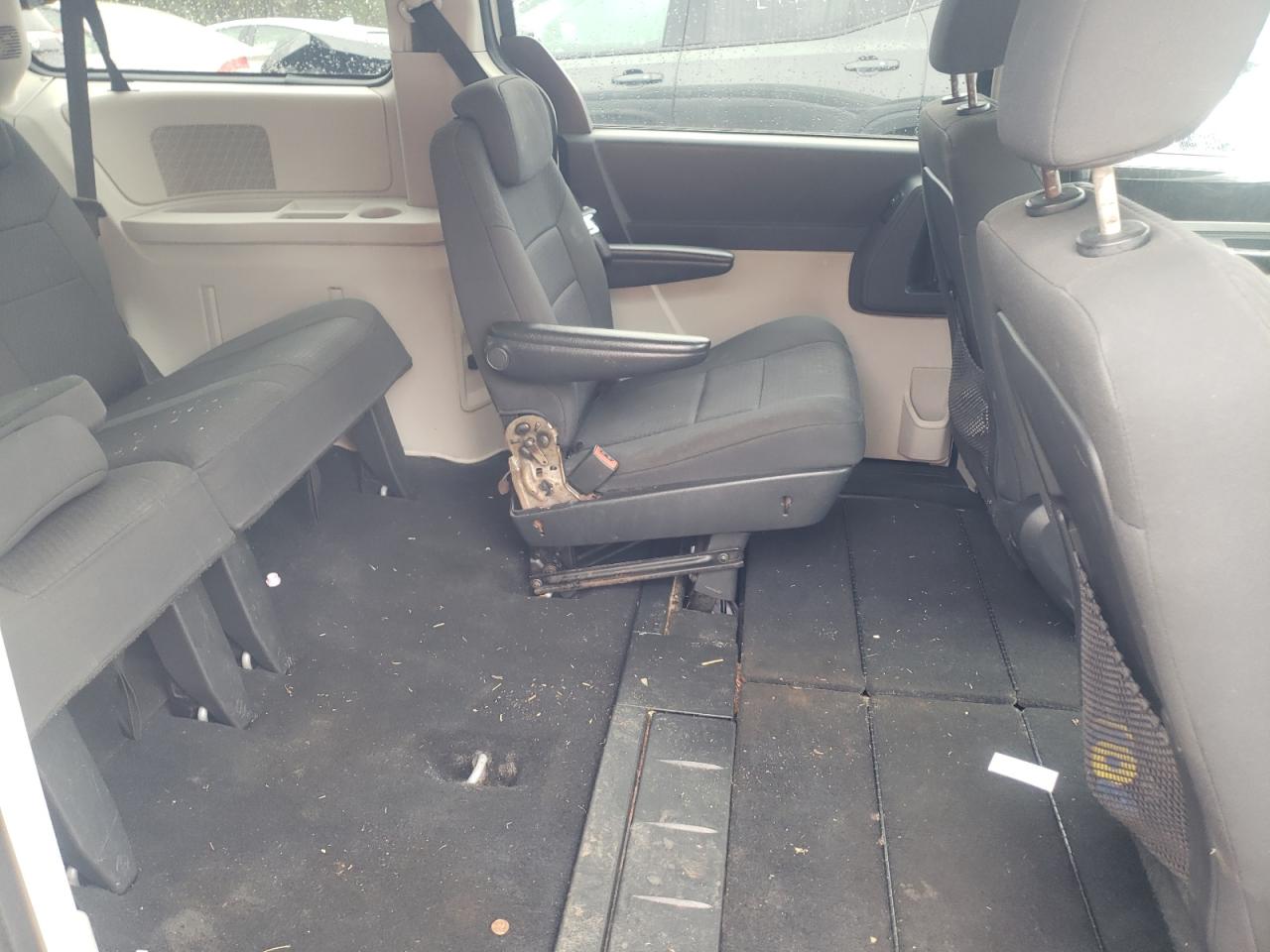 Photo 6 from auction – 2010 DODGE GRAND CARA with VIN 2D4RN5D16AR196898