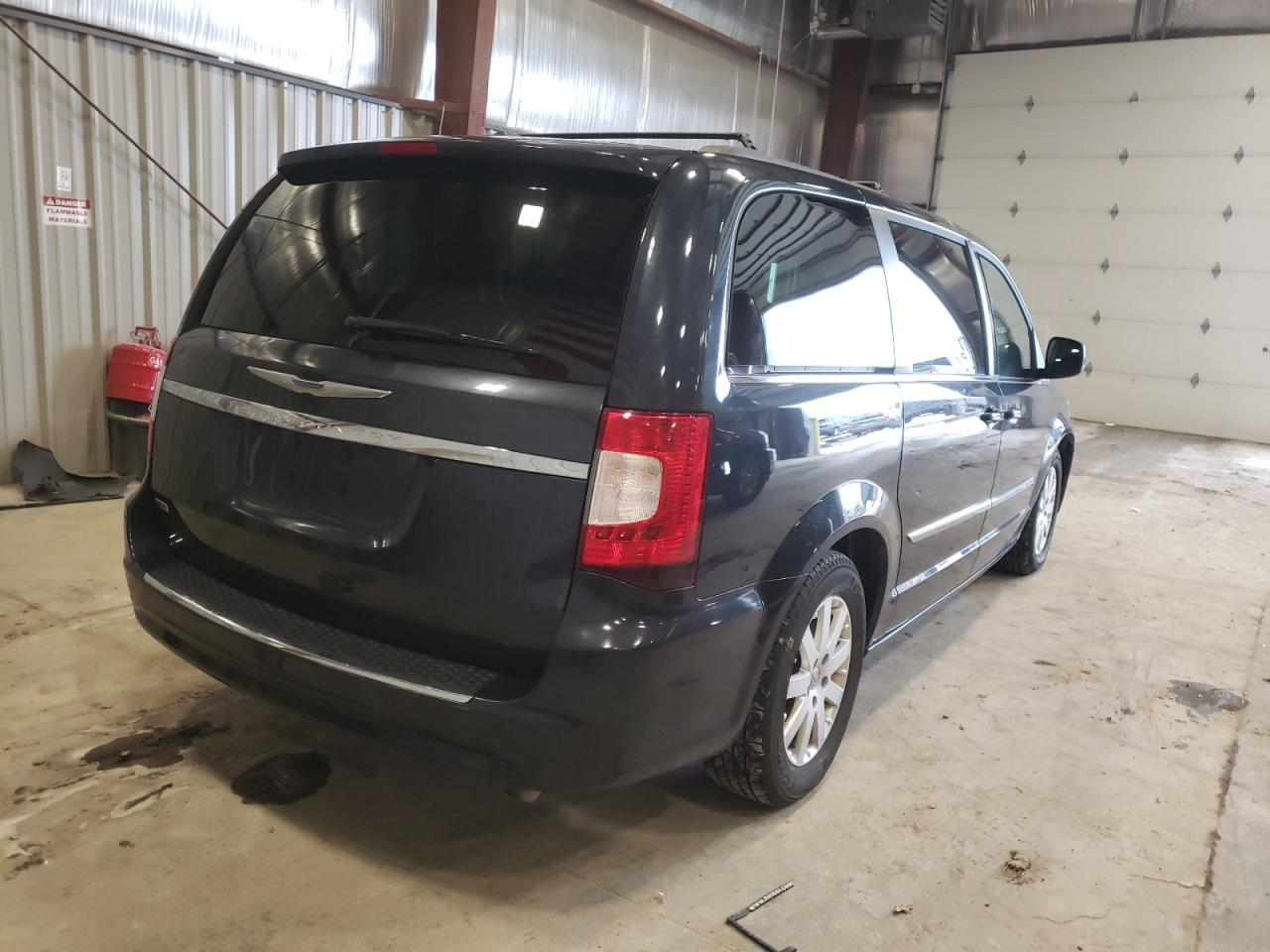Photo 4 from auction – 2014 CHRYSLER TOWN & COU with VIN 2C4RC1BG4ER440590