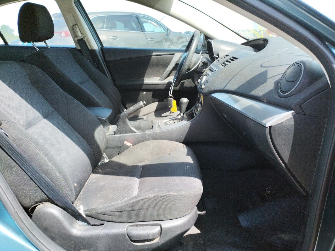 Photo 5 from auction – 2010 MAZDA 3 I with VIN JM1BL1SG2A1304295