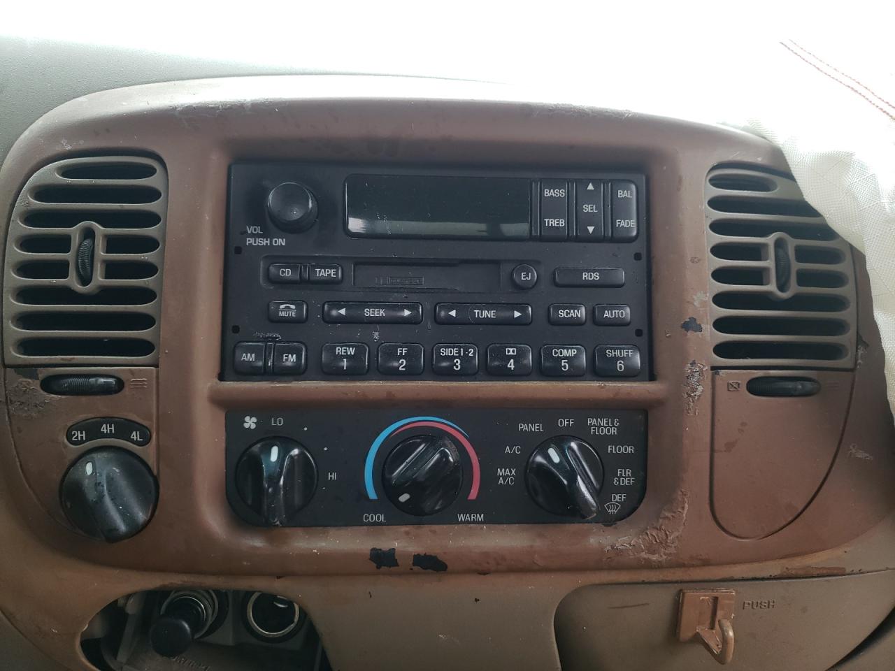 Photo 9 from auction – 2001 FORD F150 SUPER with VIN 1FTRW08L91KA82398