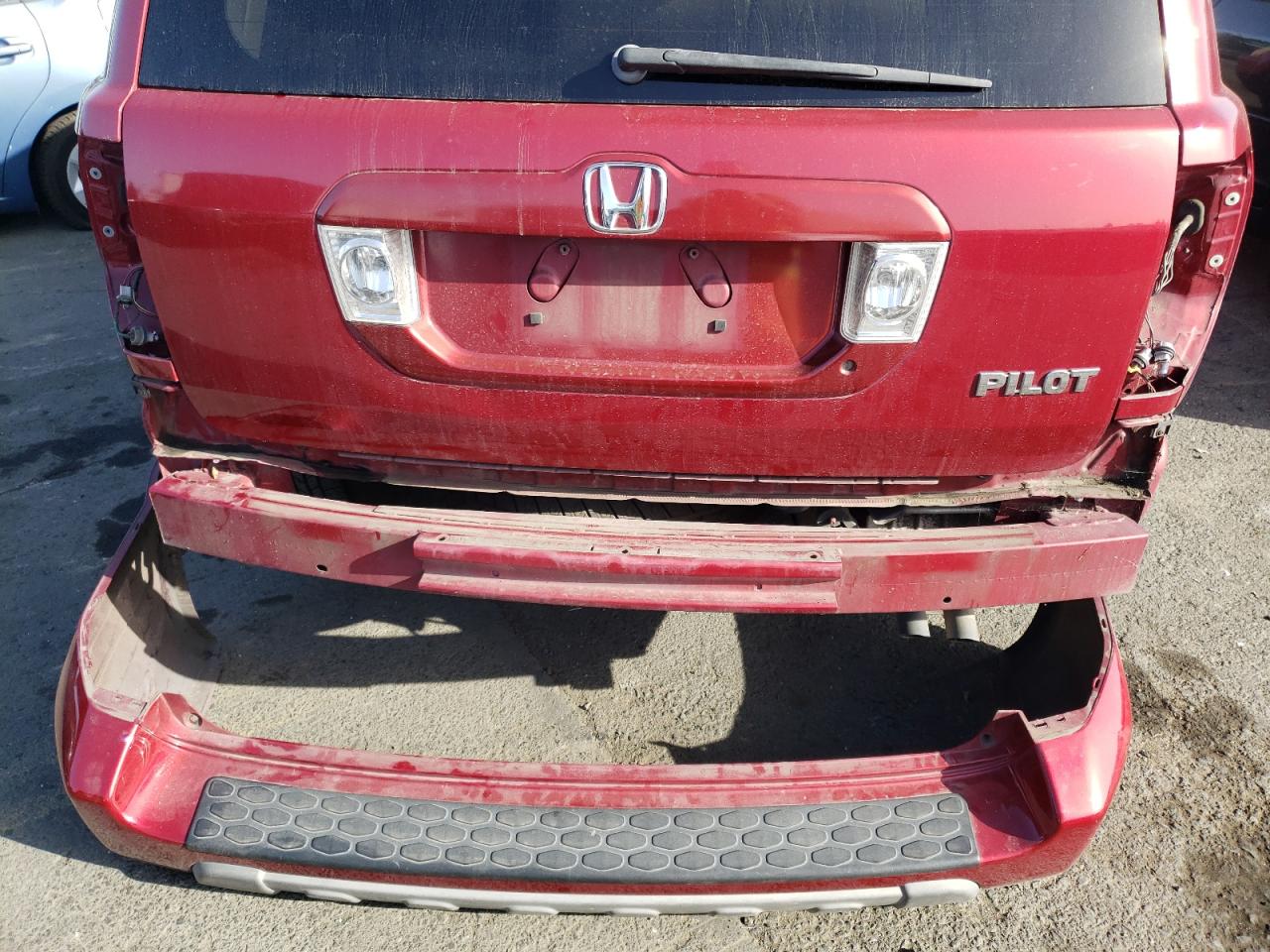 Photo 9 from auction – 2005 HONDA PILOT EXL with VIN 2HKYF18515H553340