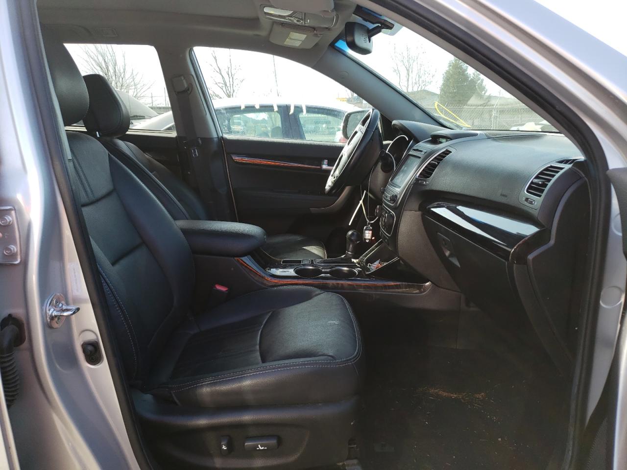 Photo 5 from auction – 2014 KIA SORENTO EX with VIN 5XYKUDA78EG477325