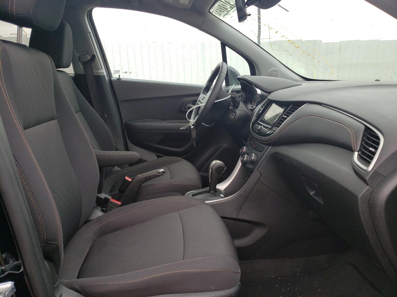Photo 5 from auction – 2018 CHEVROLET TRAX 1LT with VIN 3GNCJPSB8JL206129