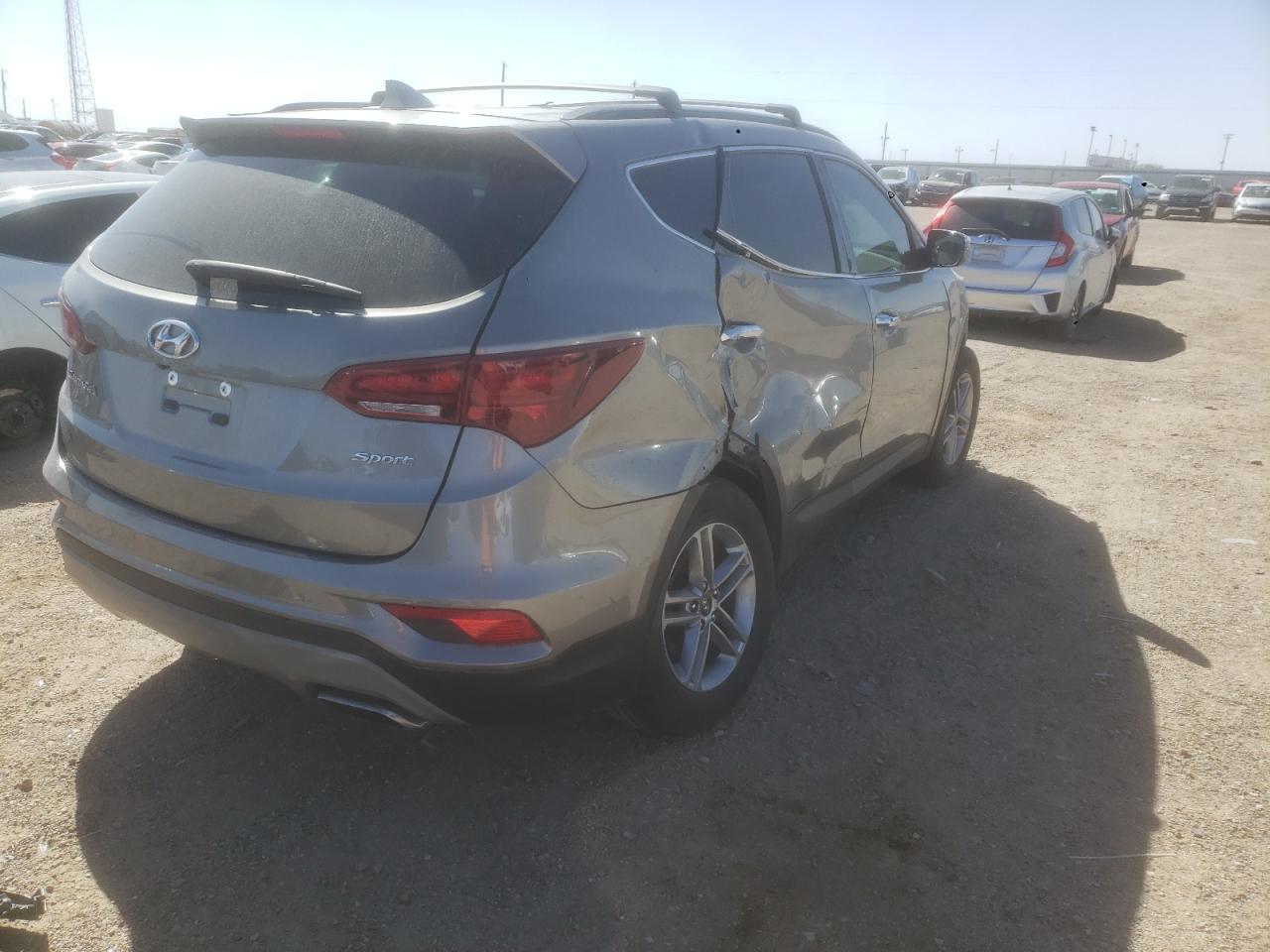 Photo 4 from auction – 2018 HYUNDAI SANTA FE S with VIN 5NMZU3LBXJH105575