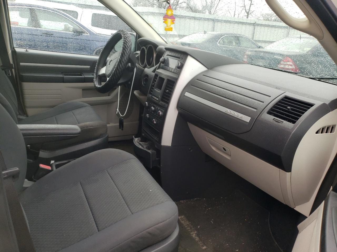 Photo 5 from auction – 2010 DODGE GRAND CARA with VIN 2D4RN4DE1AR292161