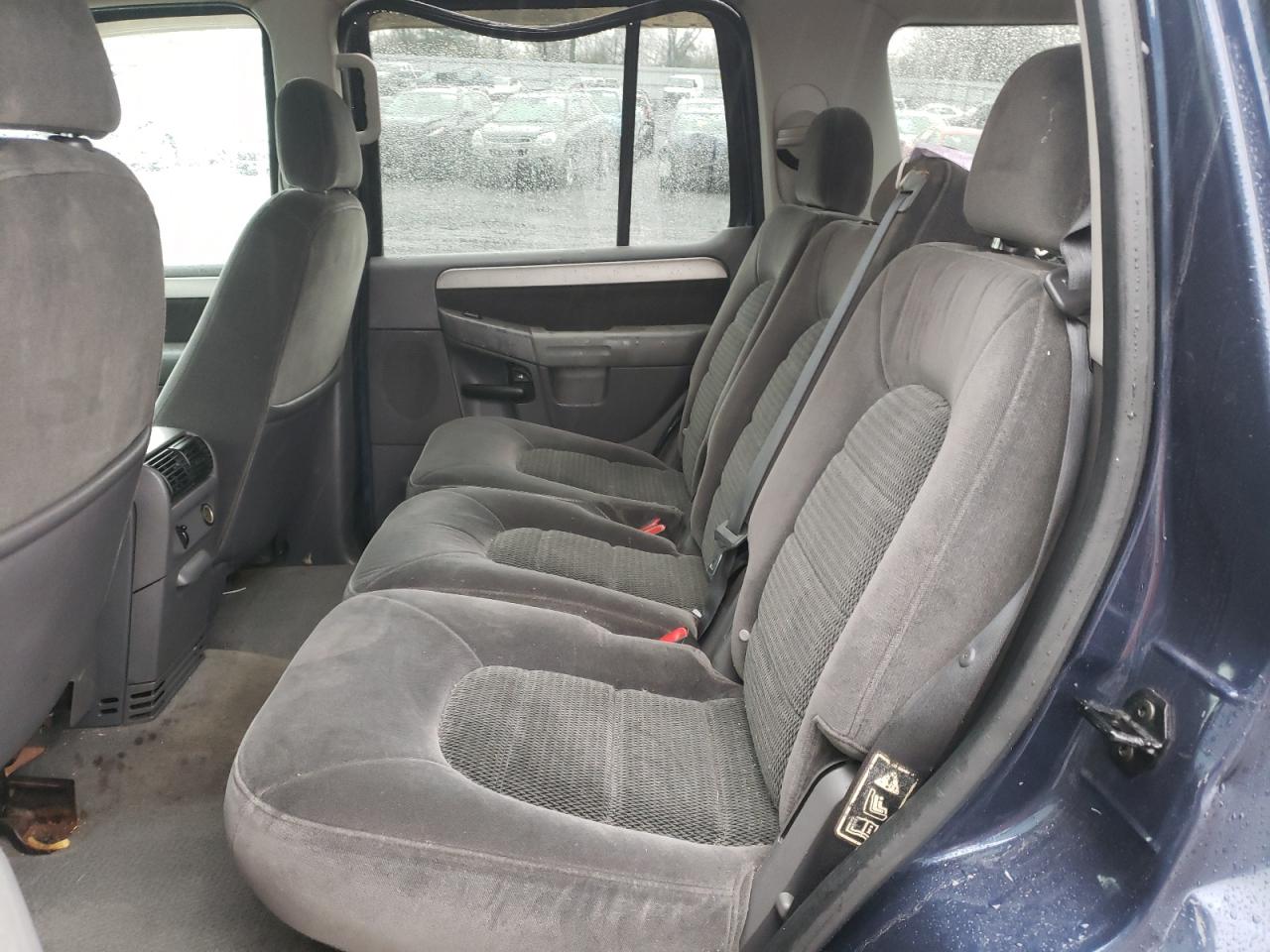 Photo 6 from auction – 2003 FORD EXPLORER X with VIN 1FMZU73K93UB92268