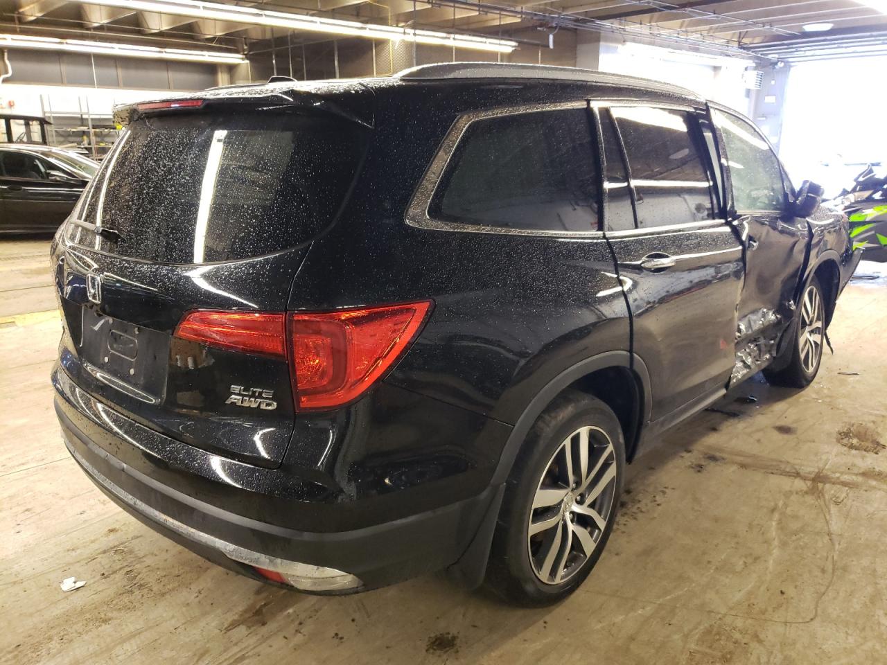 Photo 4 from auction – 2017 HONDA PILOT ELIT with VIN 5FNYF6H08HB100272