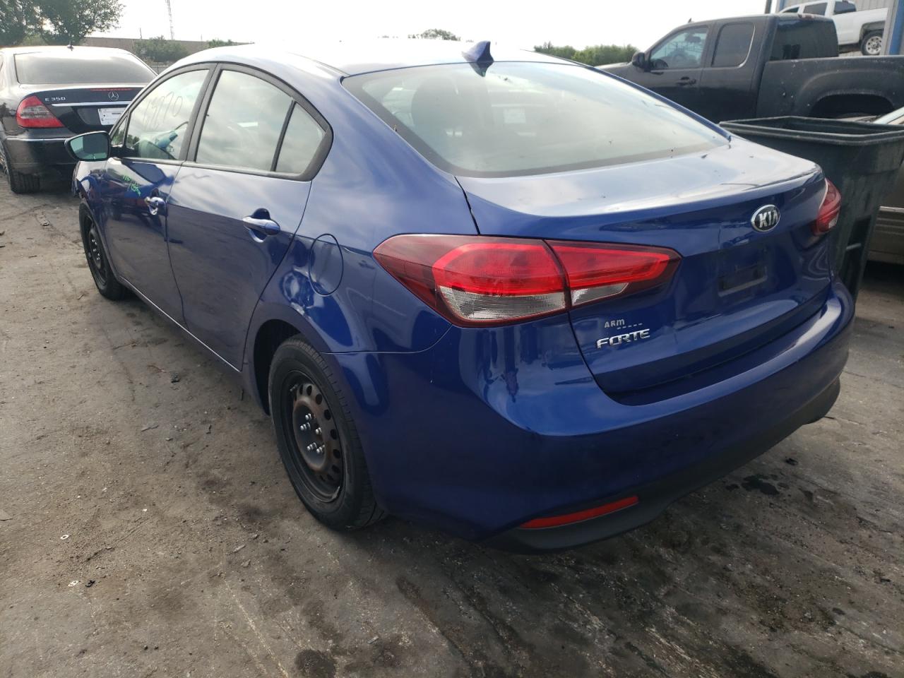 Photo 3 from auction – 2017 KIA FORTE LX with VIN 3KPFK4A72HE161119