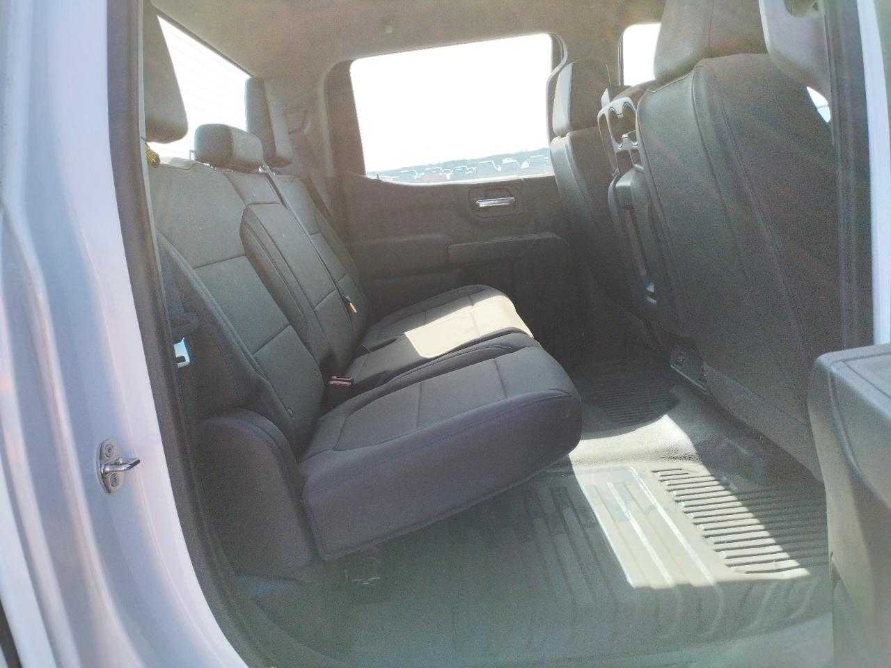 Photo 6 from auction – 2019 CHEVROLET SILVERADO with VIN 1GCUYAEF3KZ309814