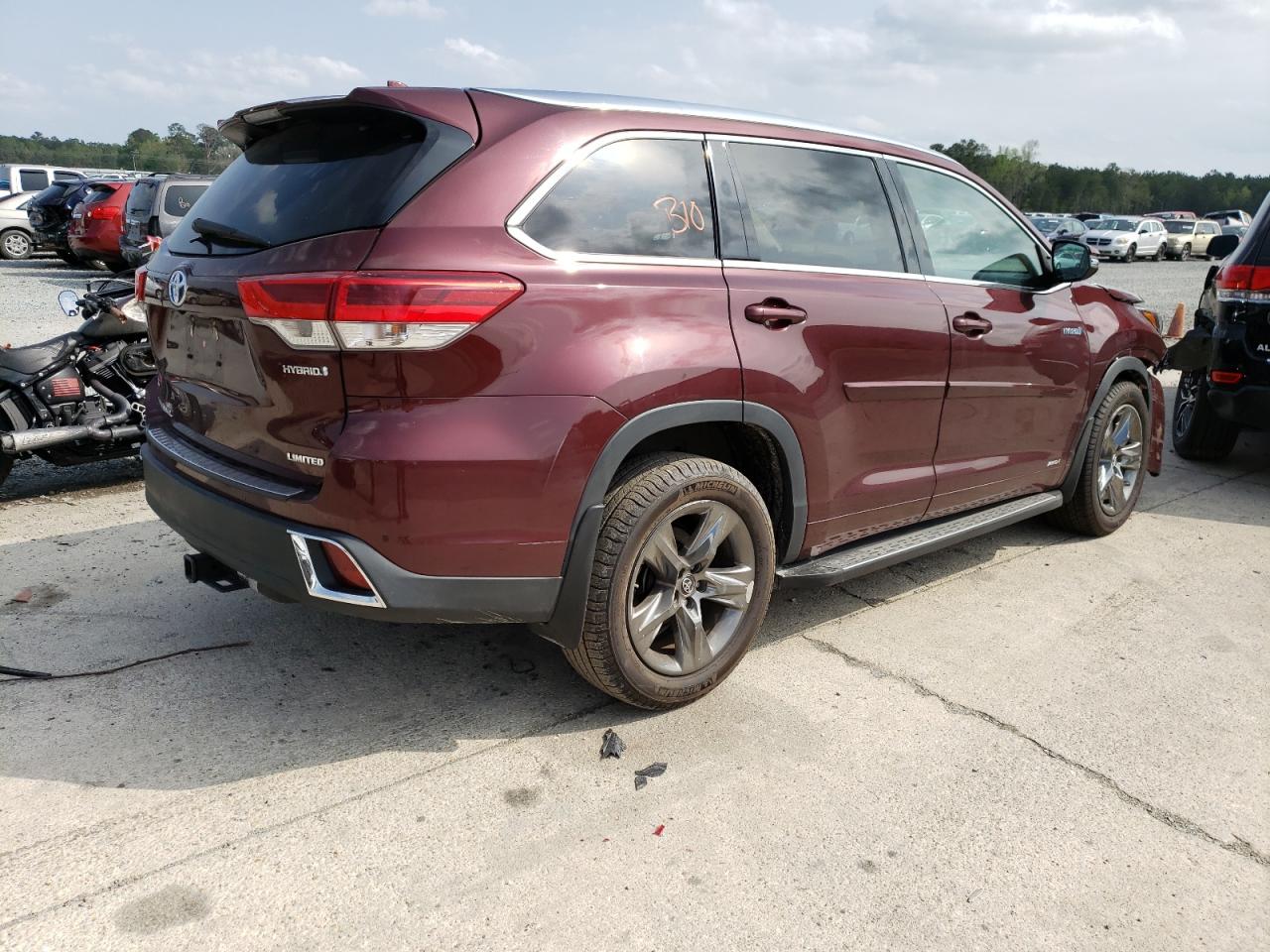 Photo 4 from auction – 2017 TOYOTA HIGHLANDER with VIN 5TDDGRFH4HS031162