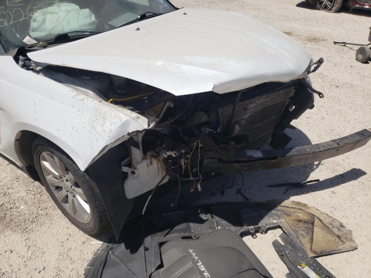 Photo 9 from auction – 2013 CHRYSLER 200 LIMITE with VIN 1C3CCBCGXDN522656