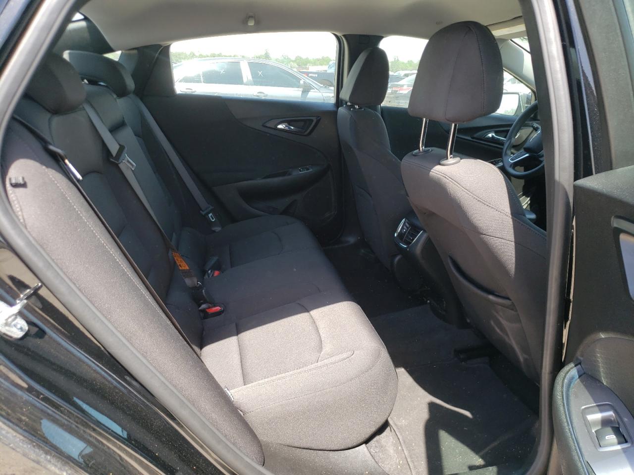 Photo 6 from auction – 2020 CHEVROLET MALIBU LT with VIN 1G1ZD5ST8LF086281