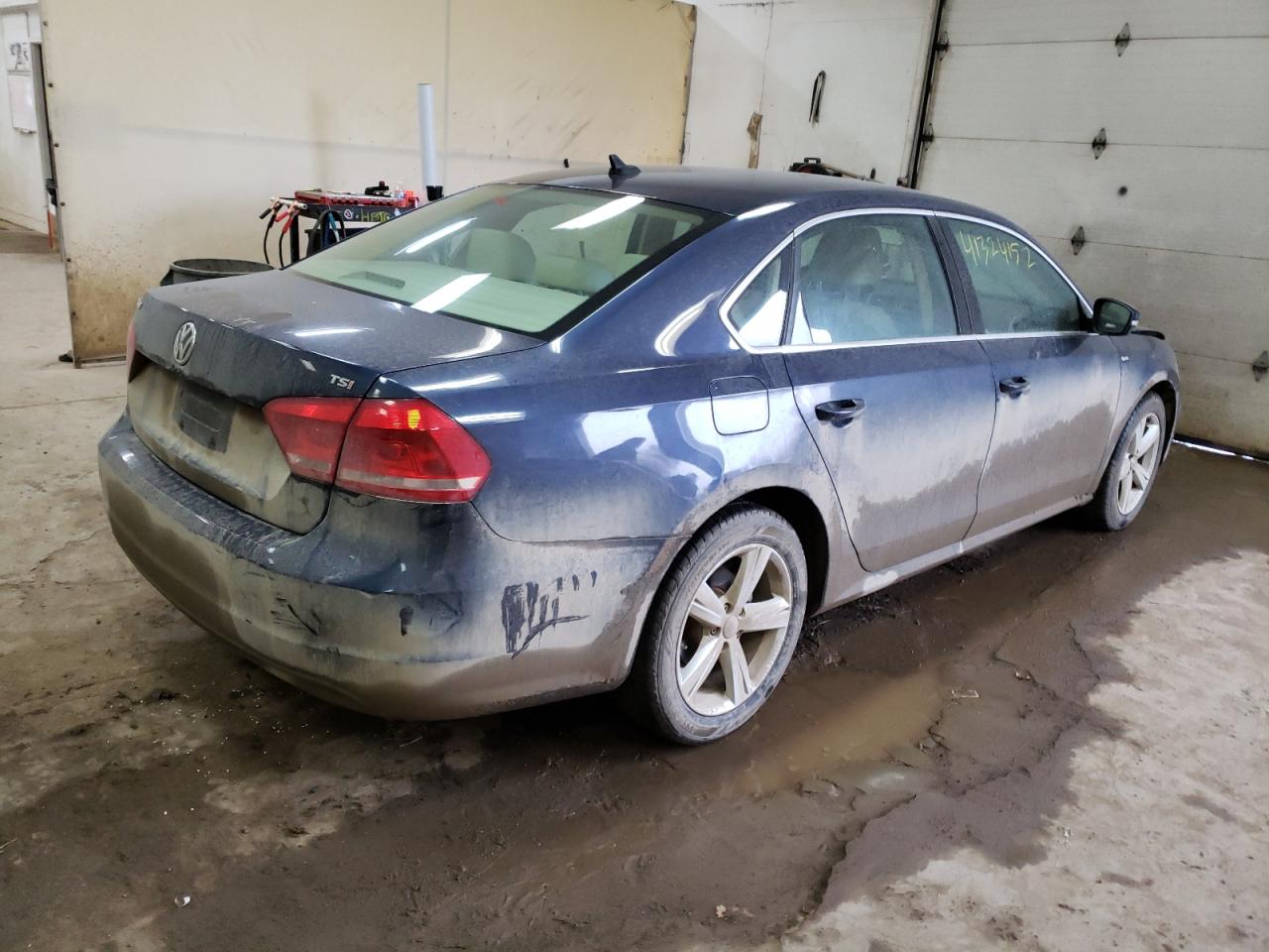 Photo 4 from auction – 2014 VOLKSWAGEN PASSAT S with VIN 1VWAT7A36EC035819