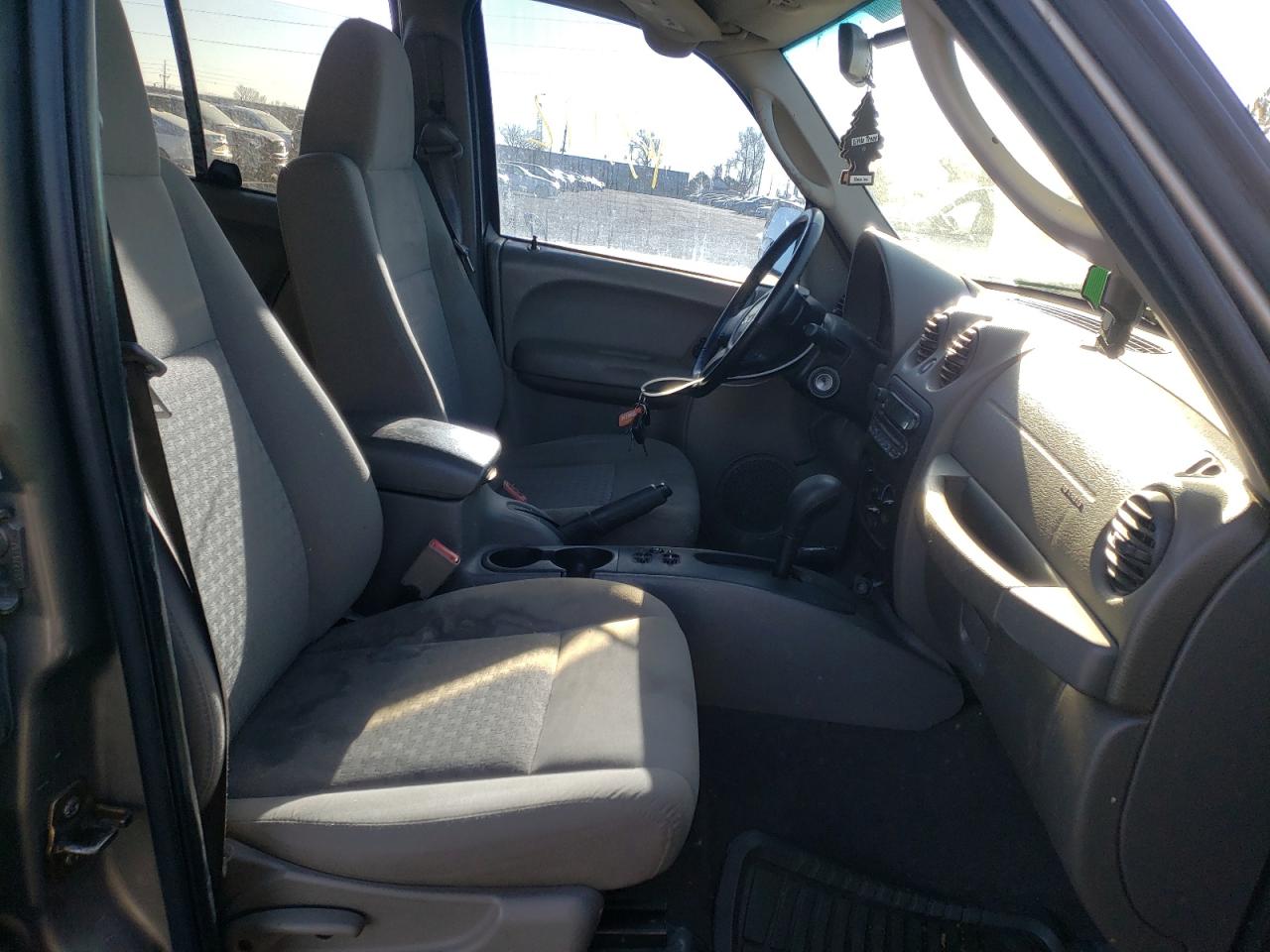 Photo 5 from auction – 2007 JEEP LIBERTY SP with VIN 1J4GL48K17W708679