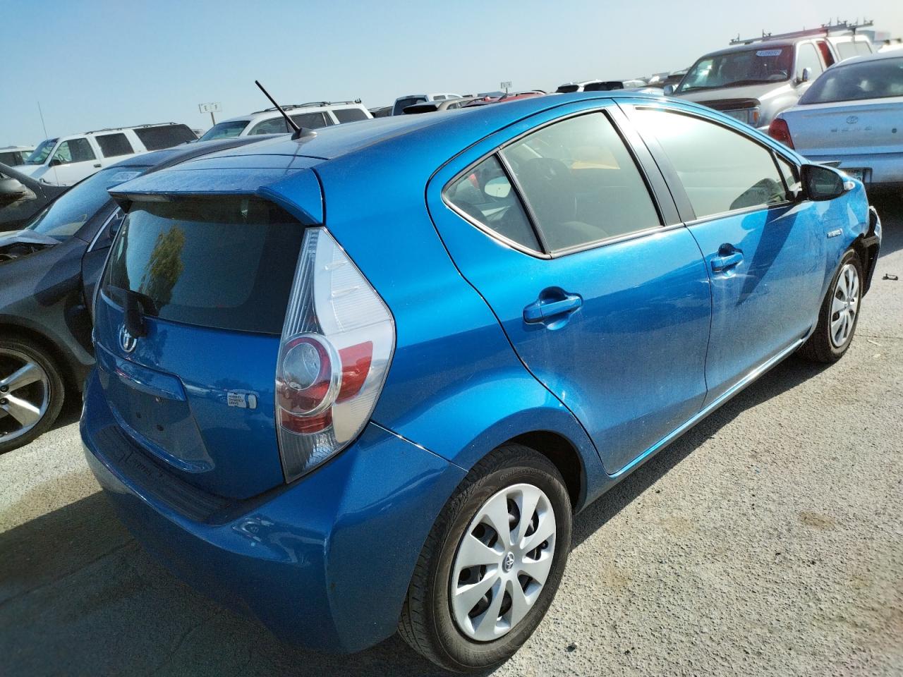 Photo 4 from auction – 2012 TOYOTA PRIUS C with VIN JTDKDTB37C1029371
