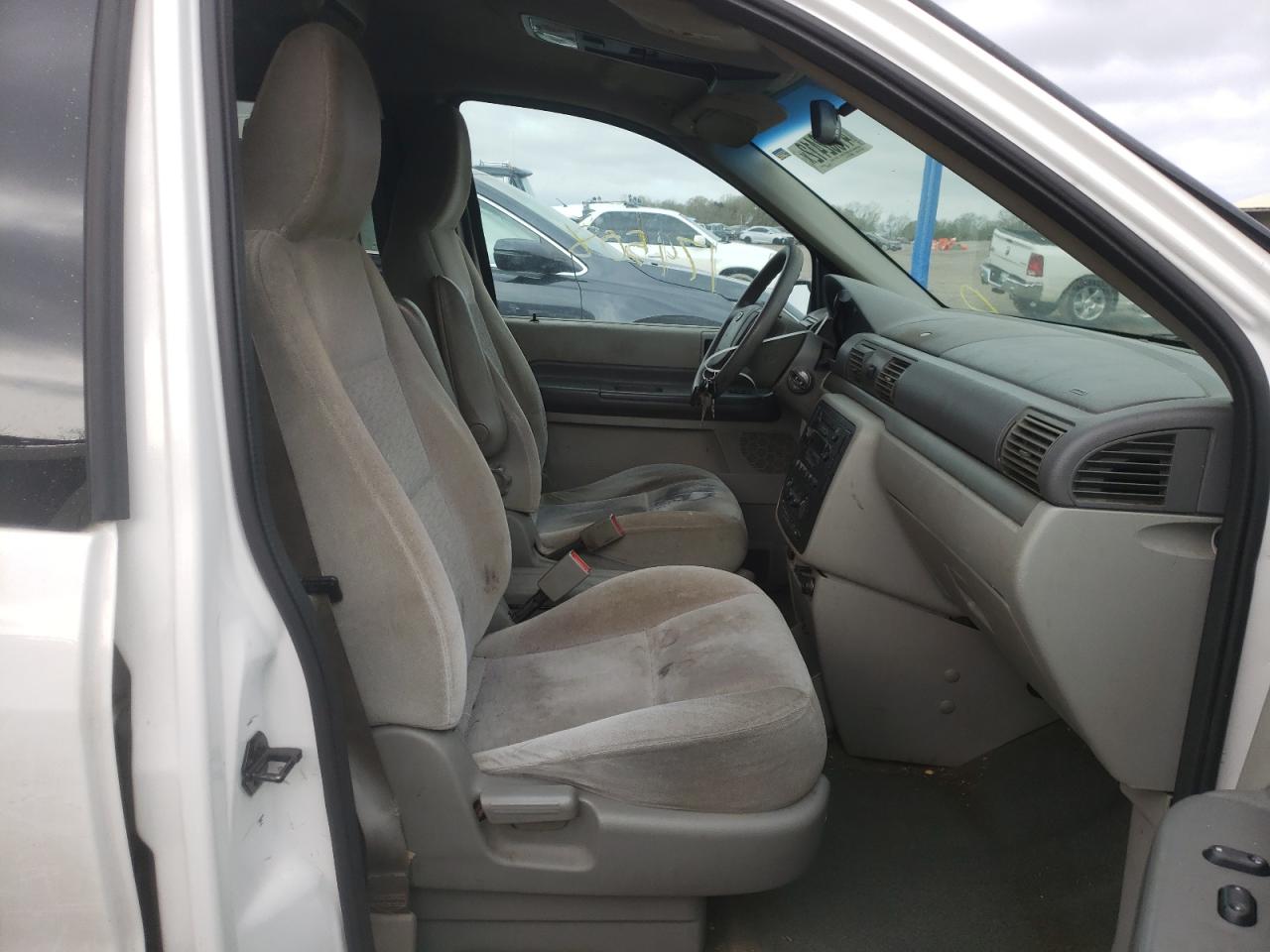 Photo 5 from auction – 2005 FORD FREESTAR S with VIN 2FMZA51655BA05376