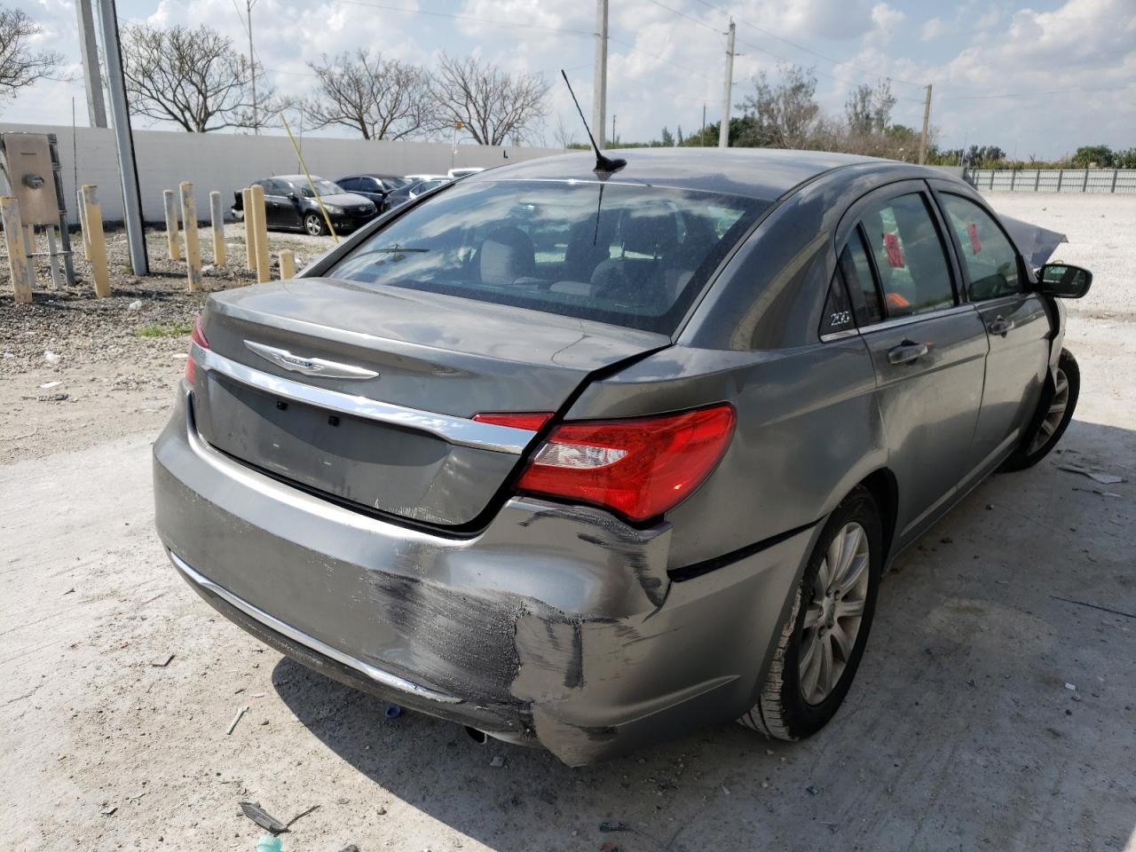 Photo 4 from auction – 2013 CHRYSLER 200 TOURIN with VIN 1C3CCBBB0DN592642