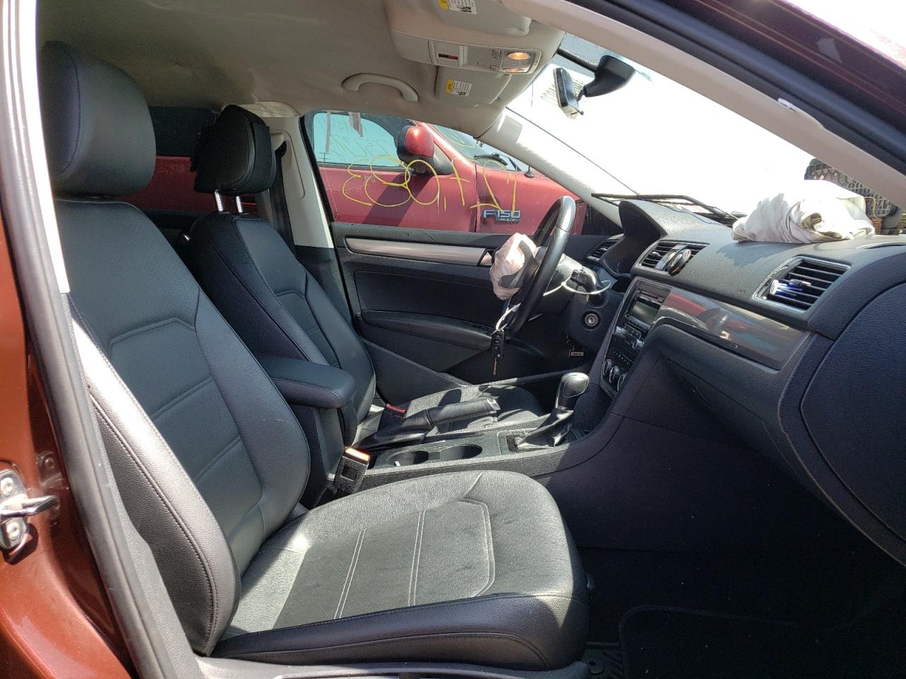 Photo 5 from auction – 2014 VOLKSWAGEN PASSAT S with VIN 1VWAT7A32EC077341