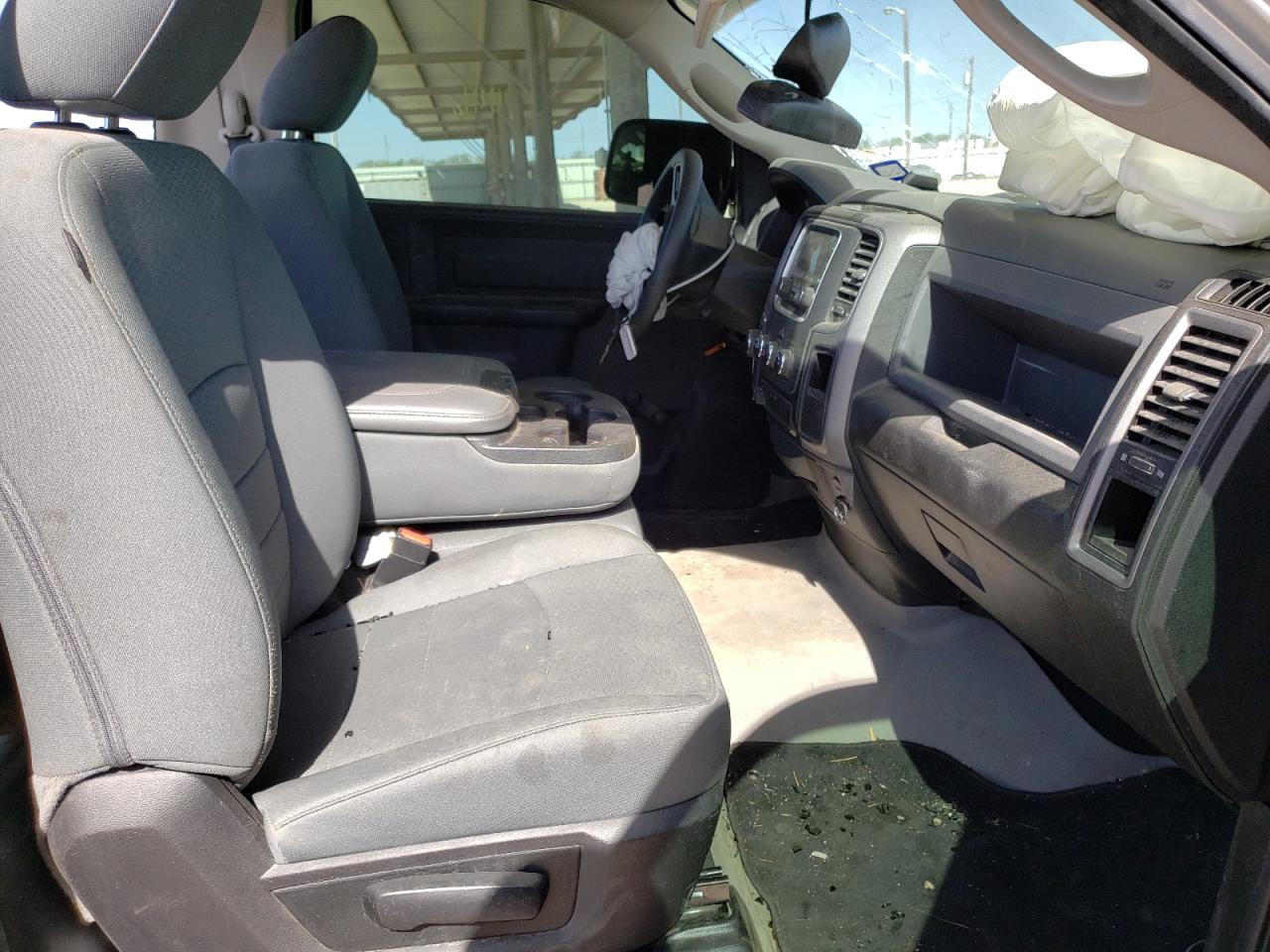 Photo 5 from auction – 2018 RAM 1500 ST with VIN 3C6JR7DTXJG140097