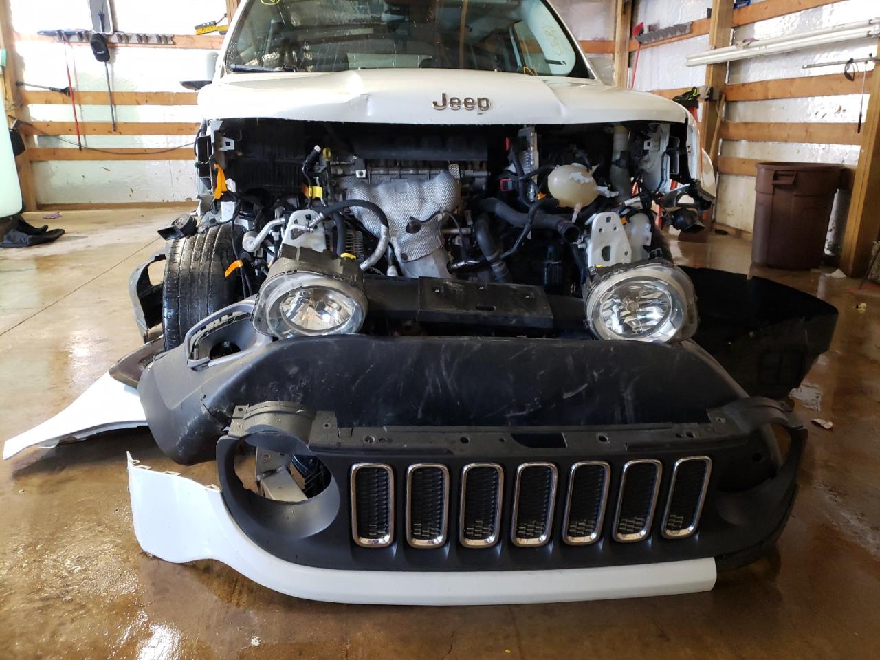 Photo 9 from auction – 2015 JEEP RENEGADE L with VIN ZACCJBBT1FPC36821