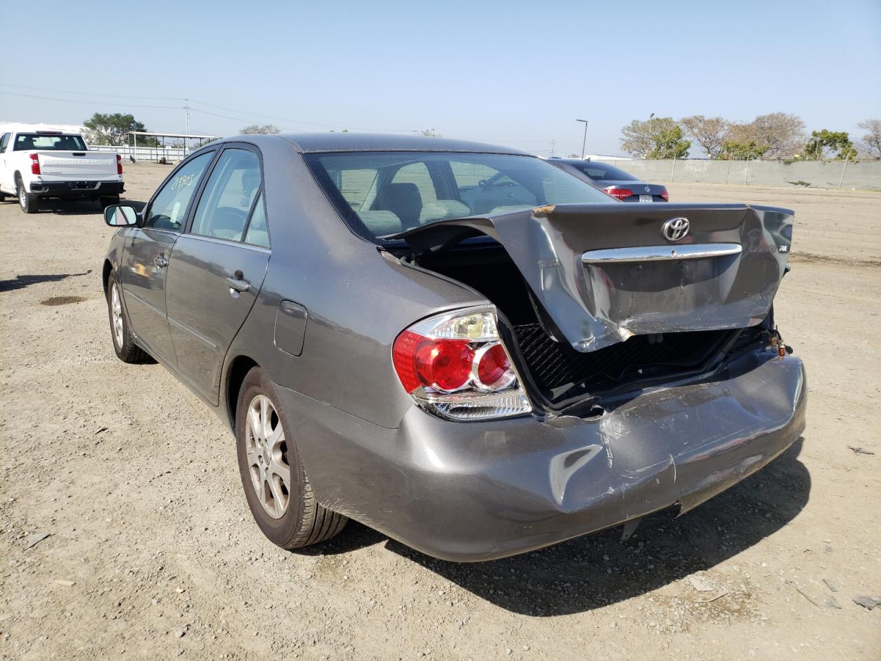 Photo 3 from auction – 2006 TOYOTA CAMRY LE with VIN JTDBF30KX60169798