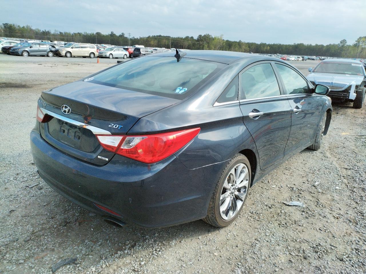 Photo 4 from auction – 2011 HYUNDAI SONATA SE with VIN 5NPEC4AB6BH185360