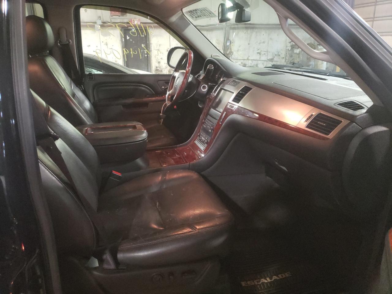 Photo 5 from auction – 2012 CADILLAC ESCALADE P with VIN 1GYS4CEF8CR301606